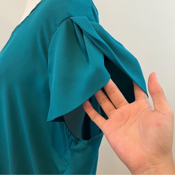 Zenobie | Teal Split Sleeve & Back Blouse - Picture 3 of 9